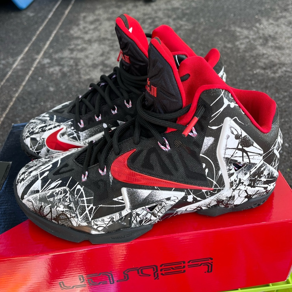 Nike Lebron 11 “Graffiti’s” Size 9